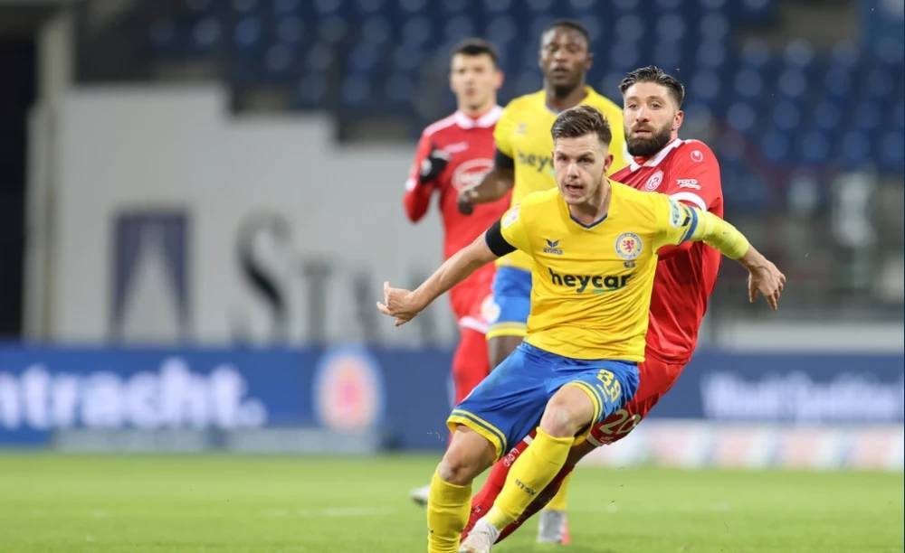 展现出作为 展现出作为