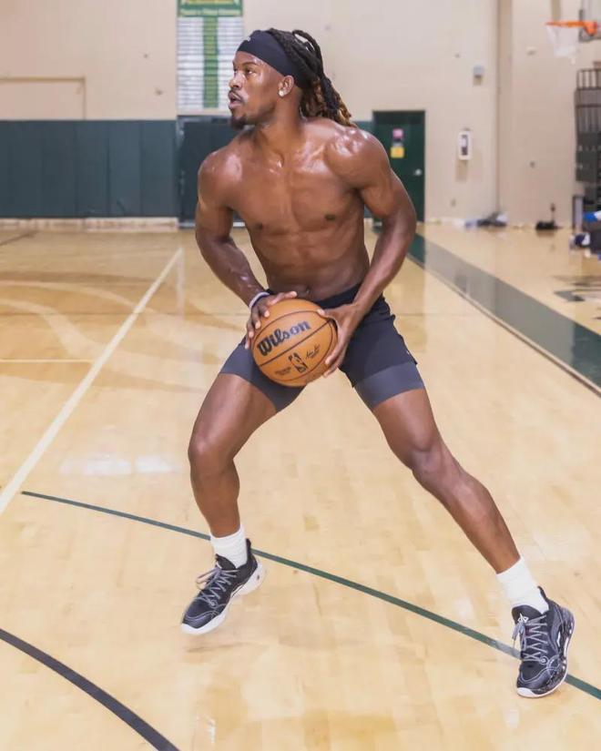 及场上场下 及场上场下