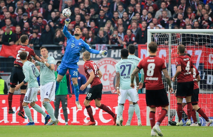 随着社交媒 随着社交媒