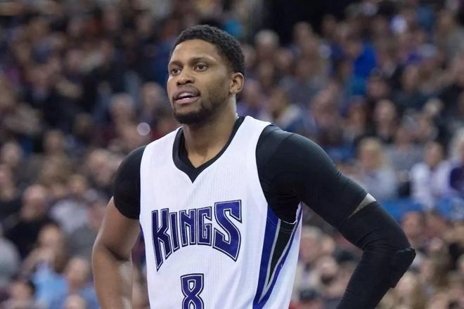 C罗仍稳居 C罗仍稳居