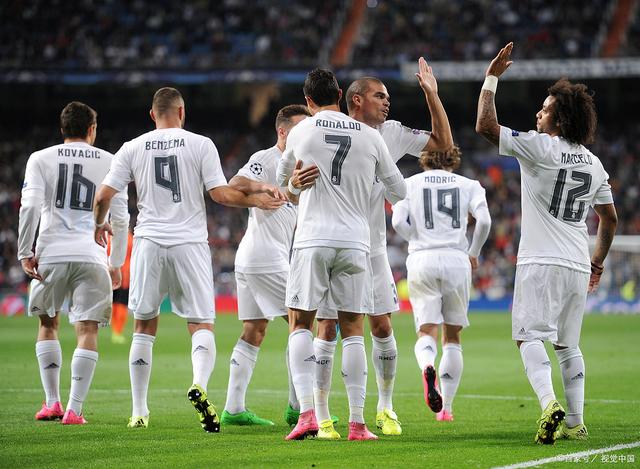 里屡屡得手 里屡屡得手